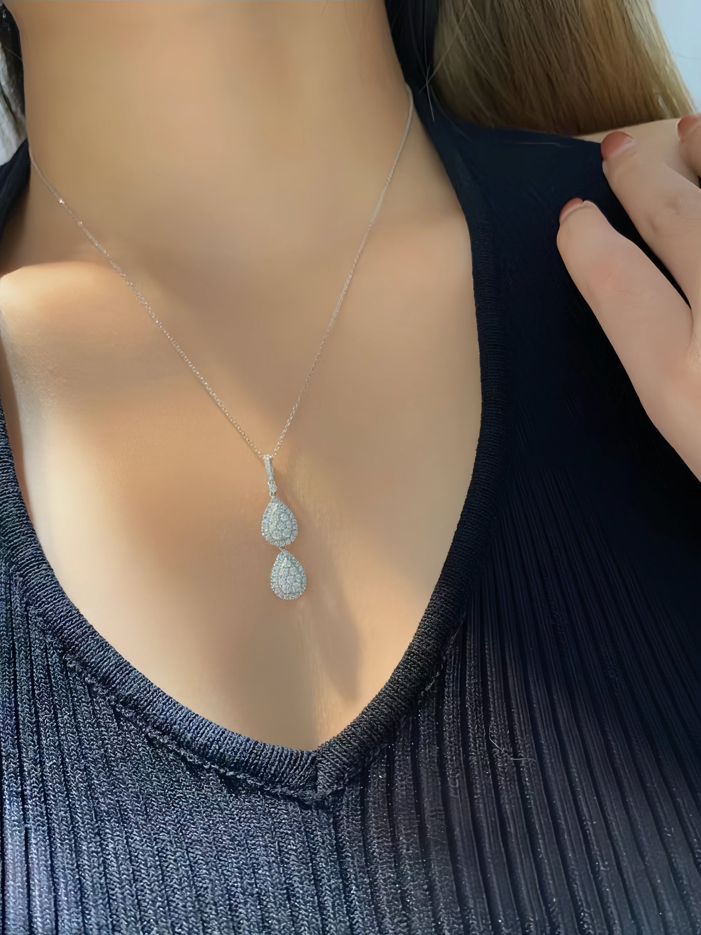 Double Water Drop 18k Gold Diamond Pendant (Item No. VT177)