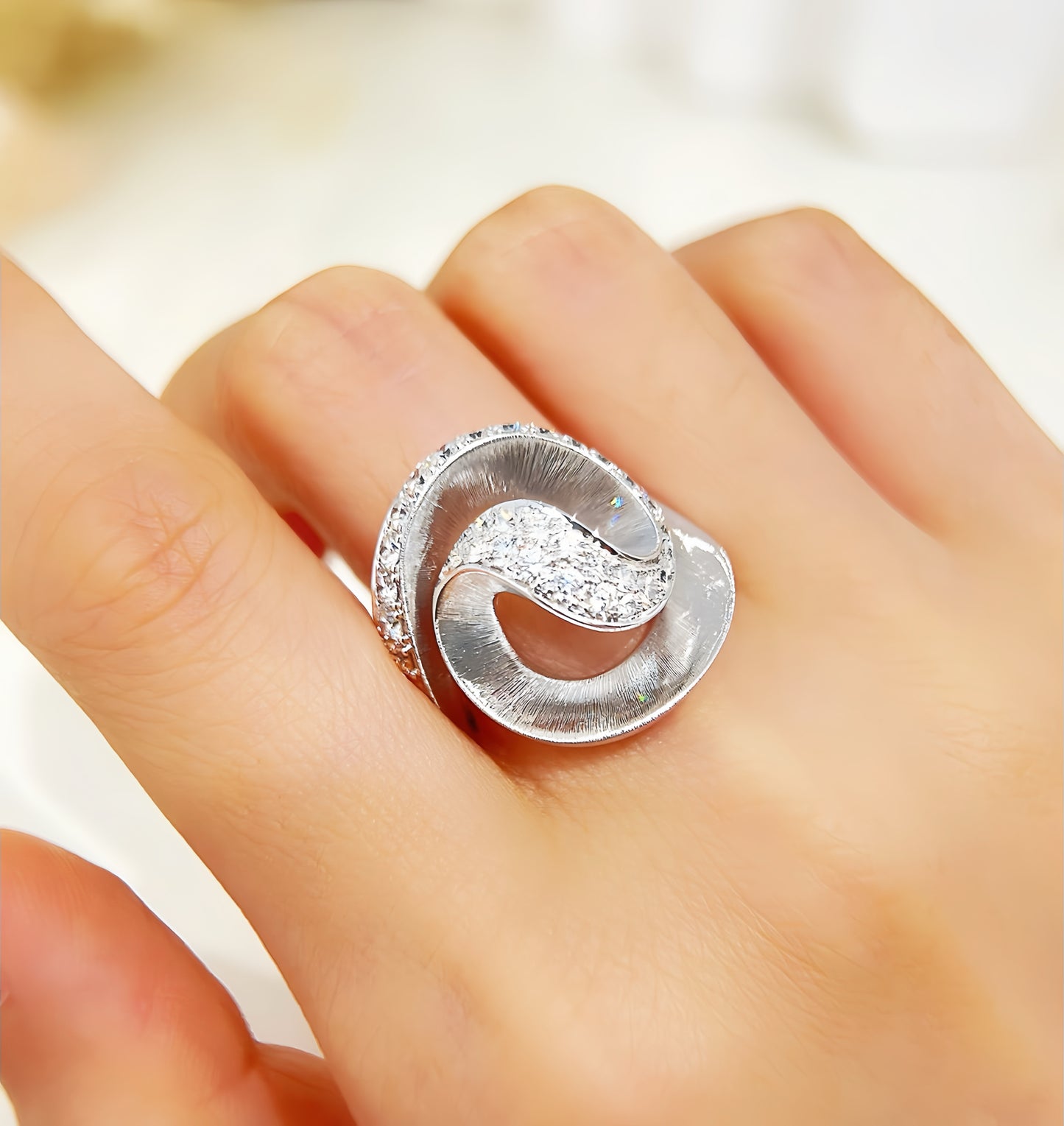 Dual Flow 18k Gold Diamond Ring (Item No. VT 279)