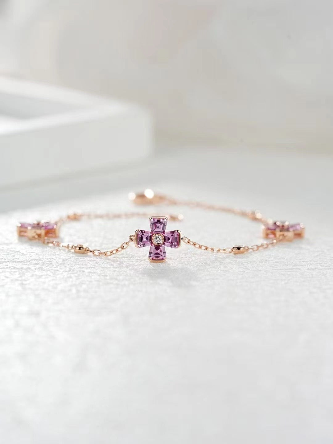 Four Leaf Clover Rainbow Sapphire 18K Gold Bracelet (Item No. SA041)