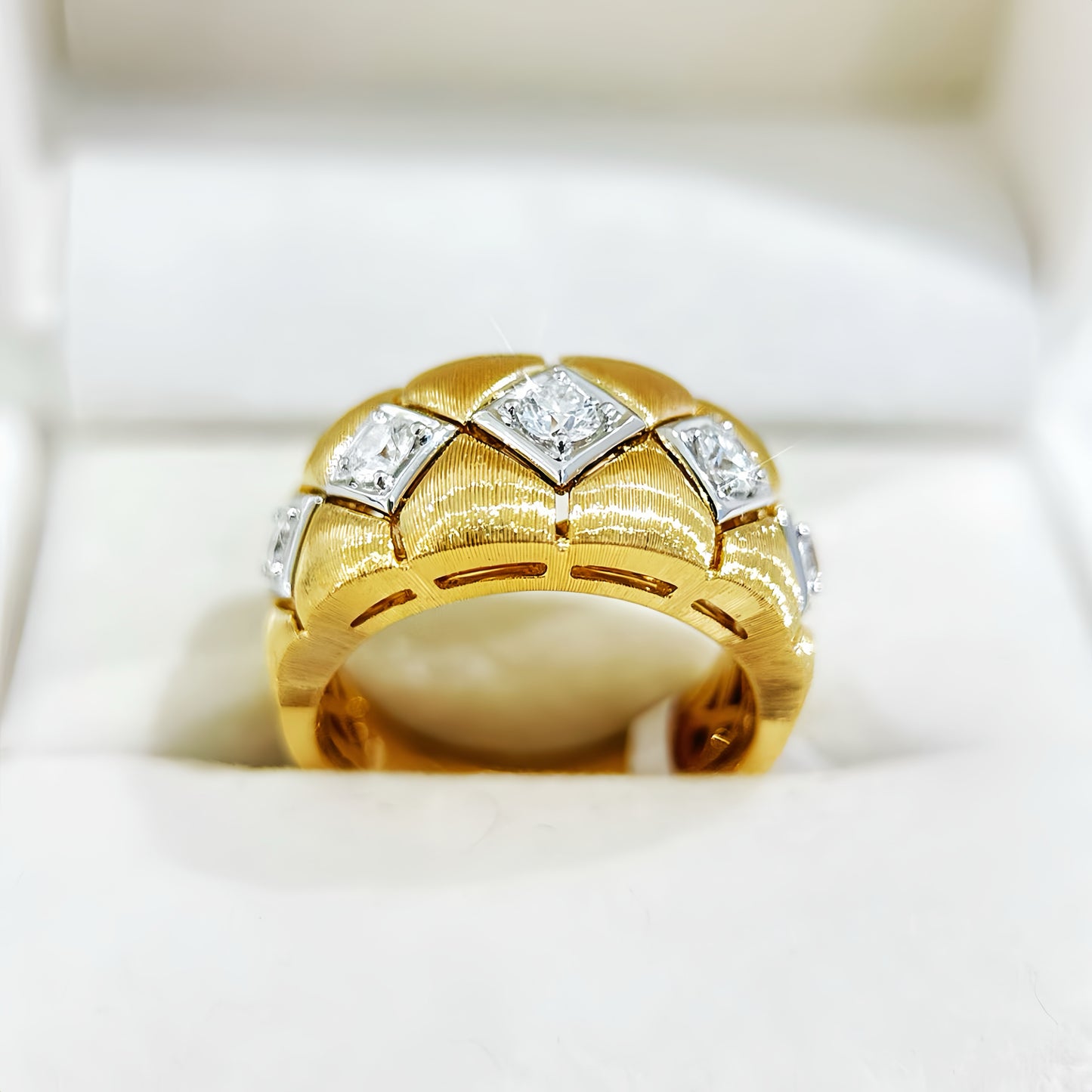 Vintage 18k Gold Diamond Ring (Item No. VT413)