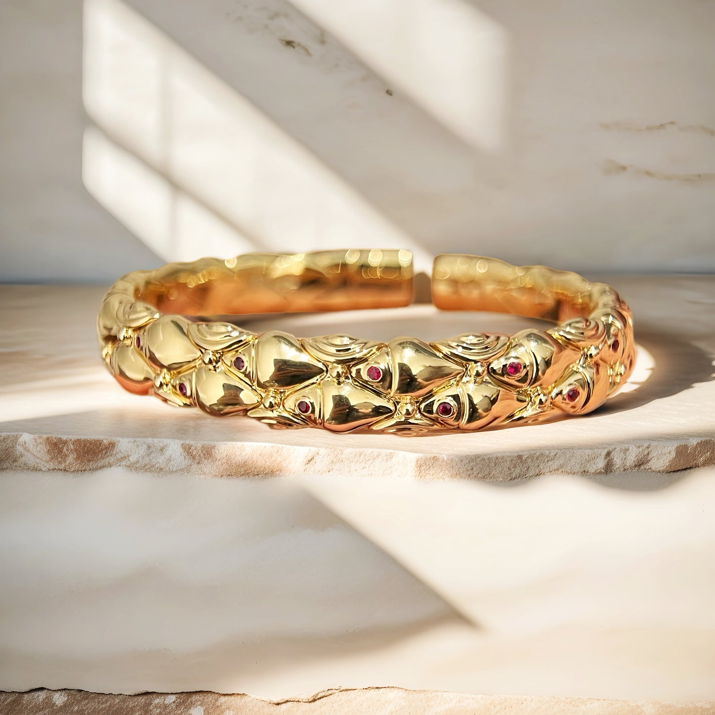 Fish Scale 18k Gold Diamond Bracelet (Item No. VT219)