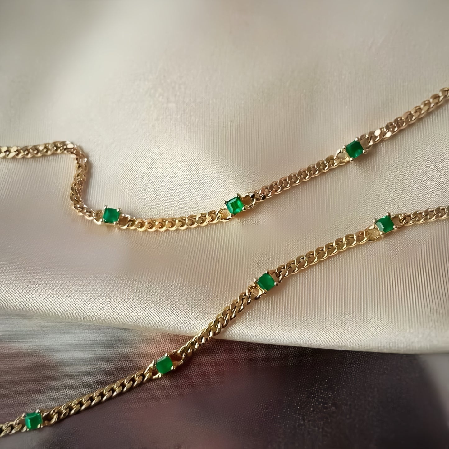 Vintage 18k Gold Emerald Necklace (Item No. VT111)