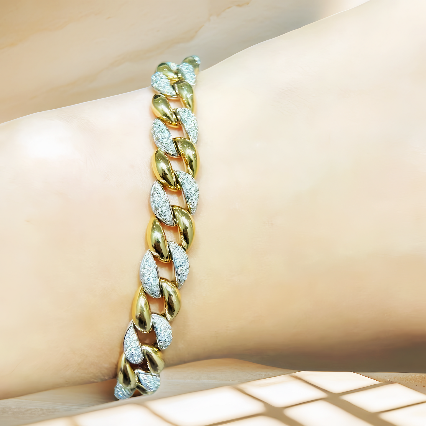 Cuban Link 18k Gold Diamond Bracelet (Item No. VT245)