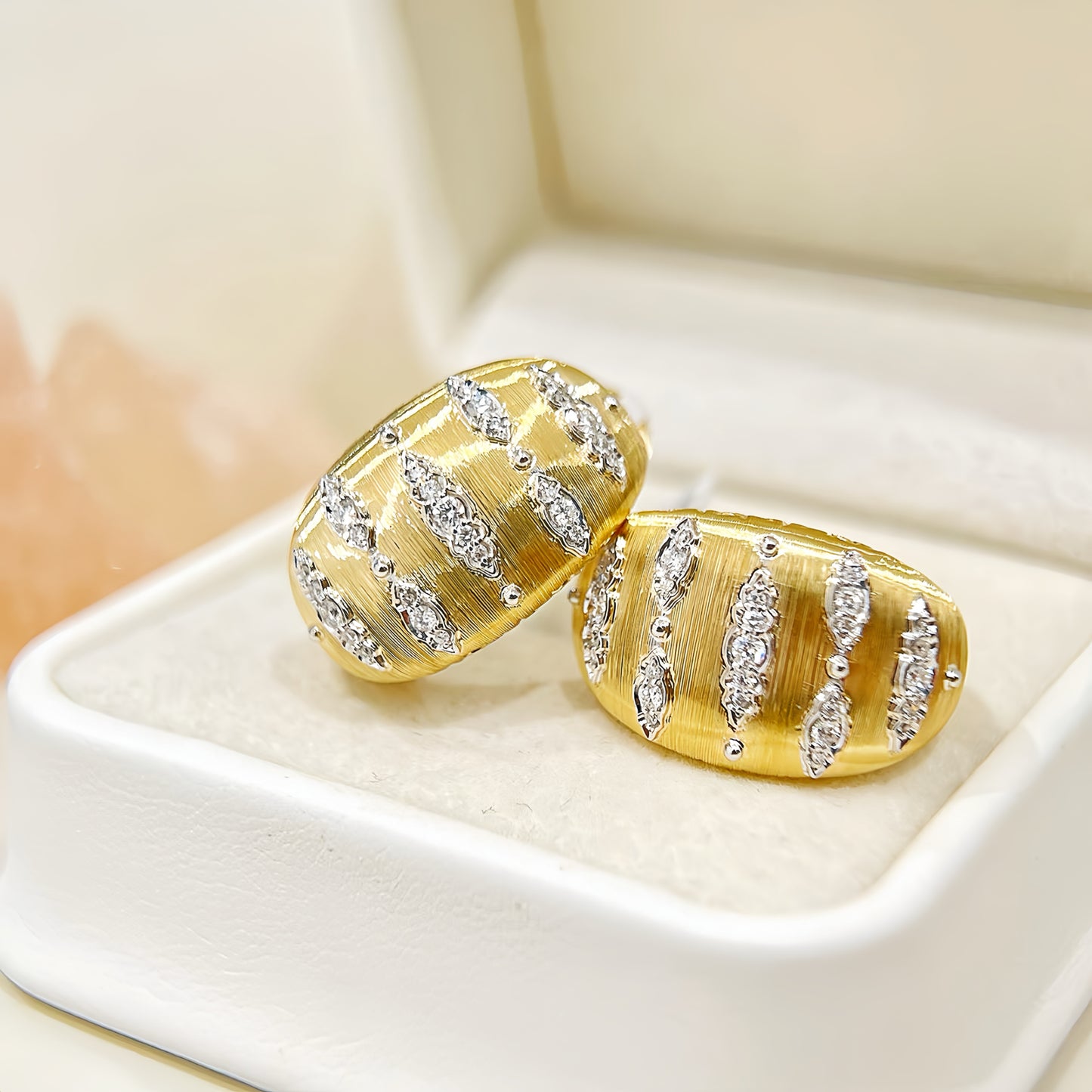 Vintage 18k Gold Diamond Earring (Item No. VT273)