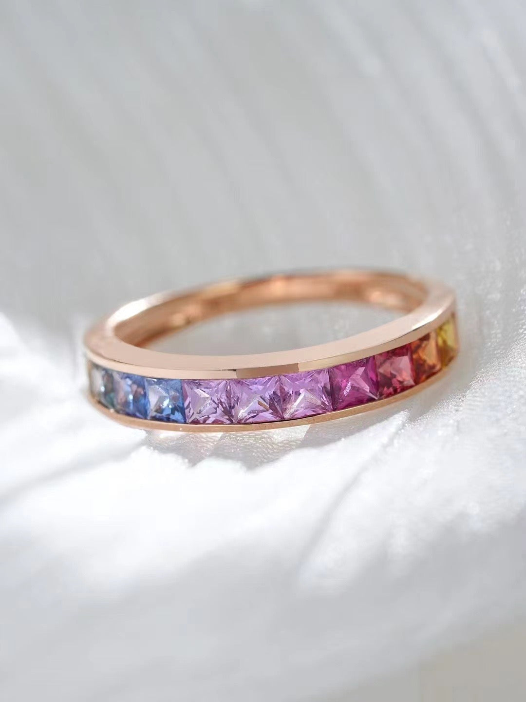 2.5mm Rainbow Sapphire 18k Gold Ring (Item No. SA111)