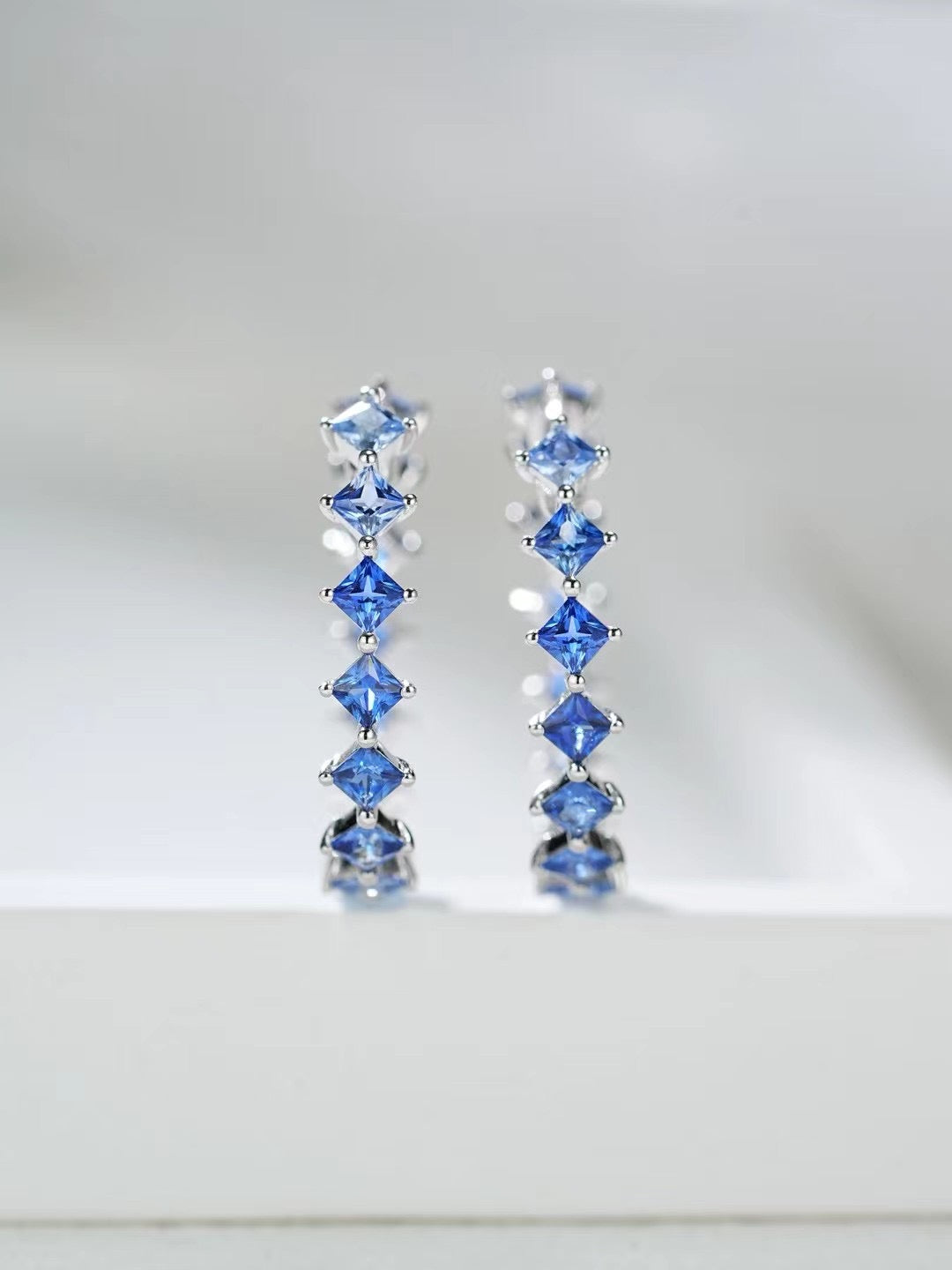 Rainbow Sapphire 18k Gold Earring (Item No. SA089)