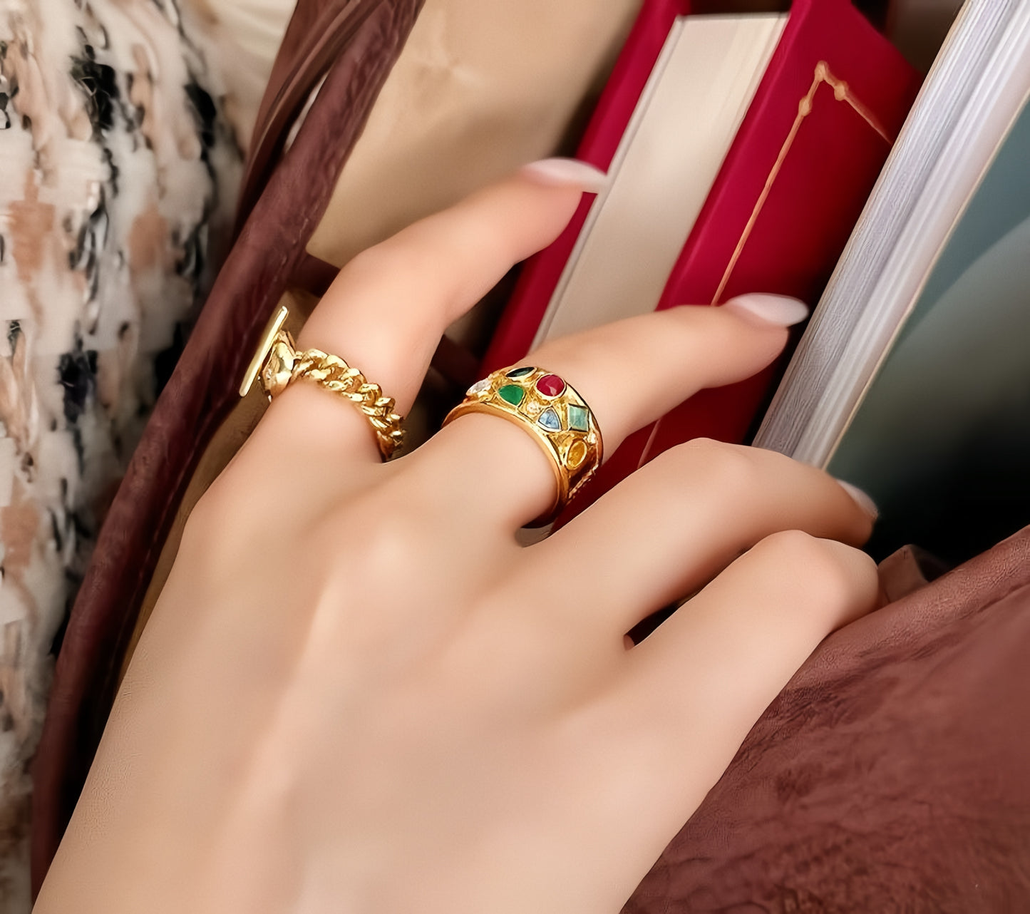 Vintage 18k Gold Seven Gem Ring (Item No. VT038)