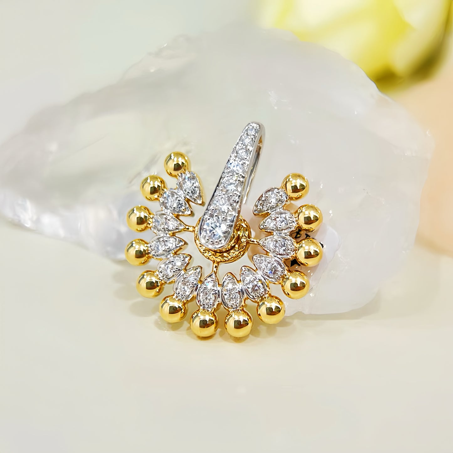 Fan-shaped Vintage 18k Gold Diamond Pendant (Item No. VT 297)