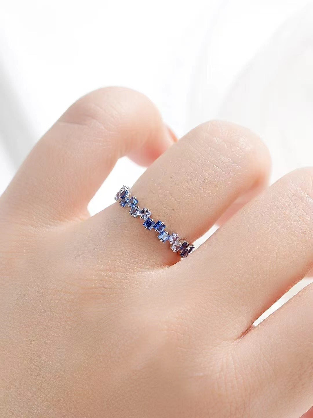 2.5mm Rainbow Sapphire 18k Gold Ring (Item No. SA110)