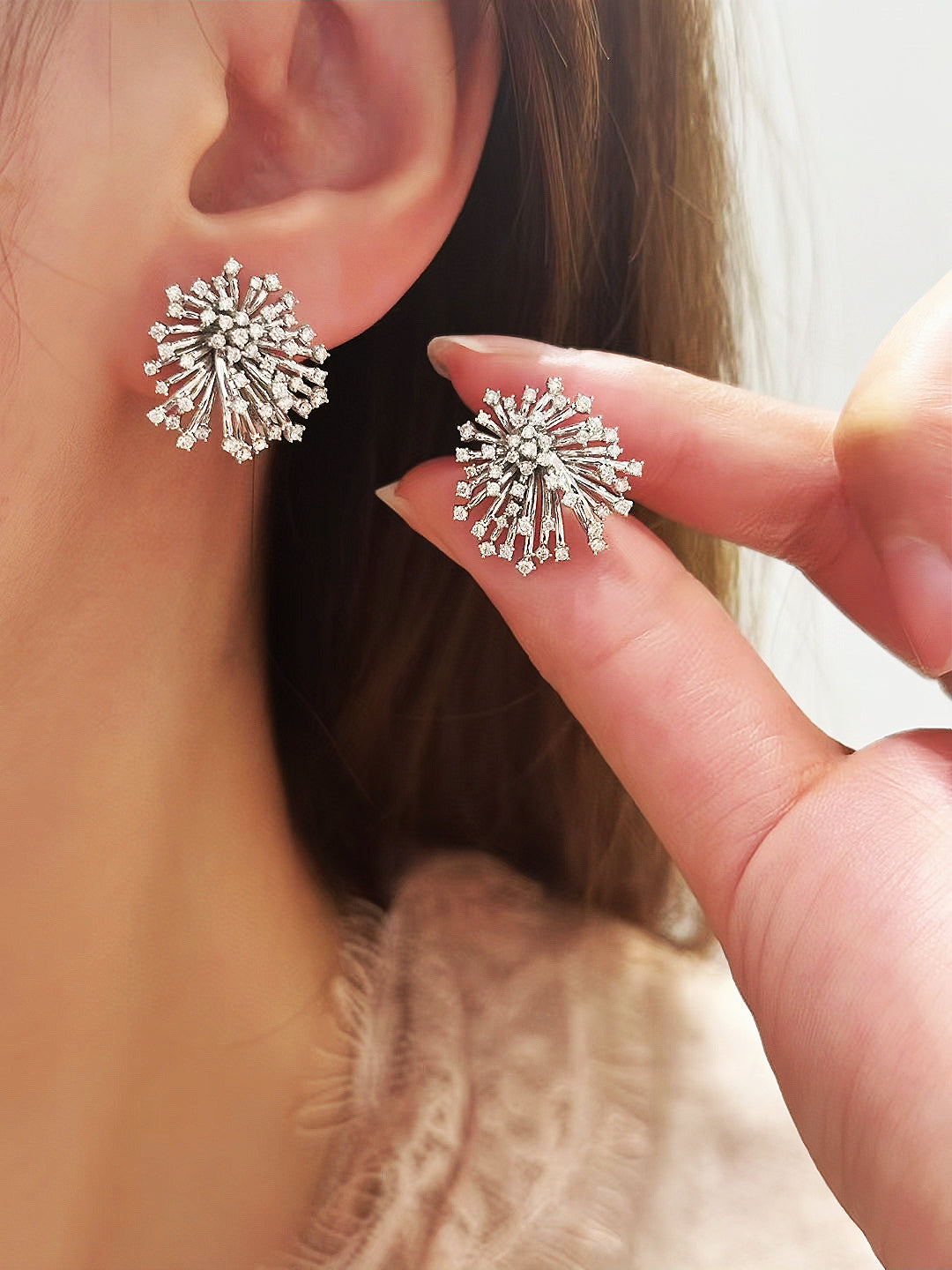 Fireworks Vintage 18k Gold Diamond Earring (Item No. VT012)