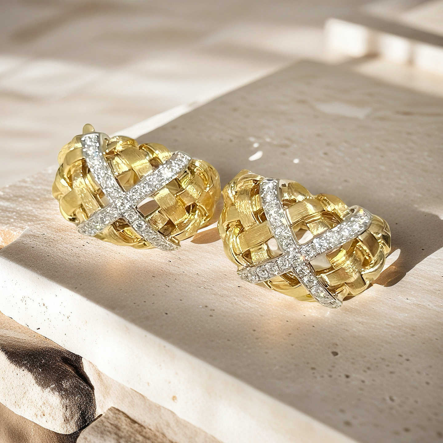 Weaving Vintage 18k Gold Diamond Earring (Item No. VT014)