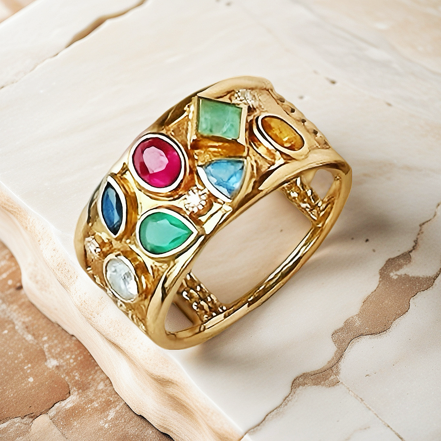 Vintage 18k Gold Seven Gem Ring (Item No. VT038)