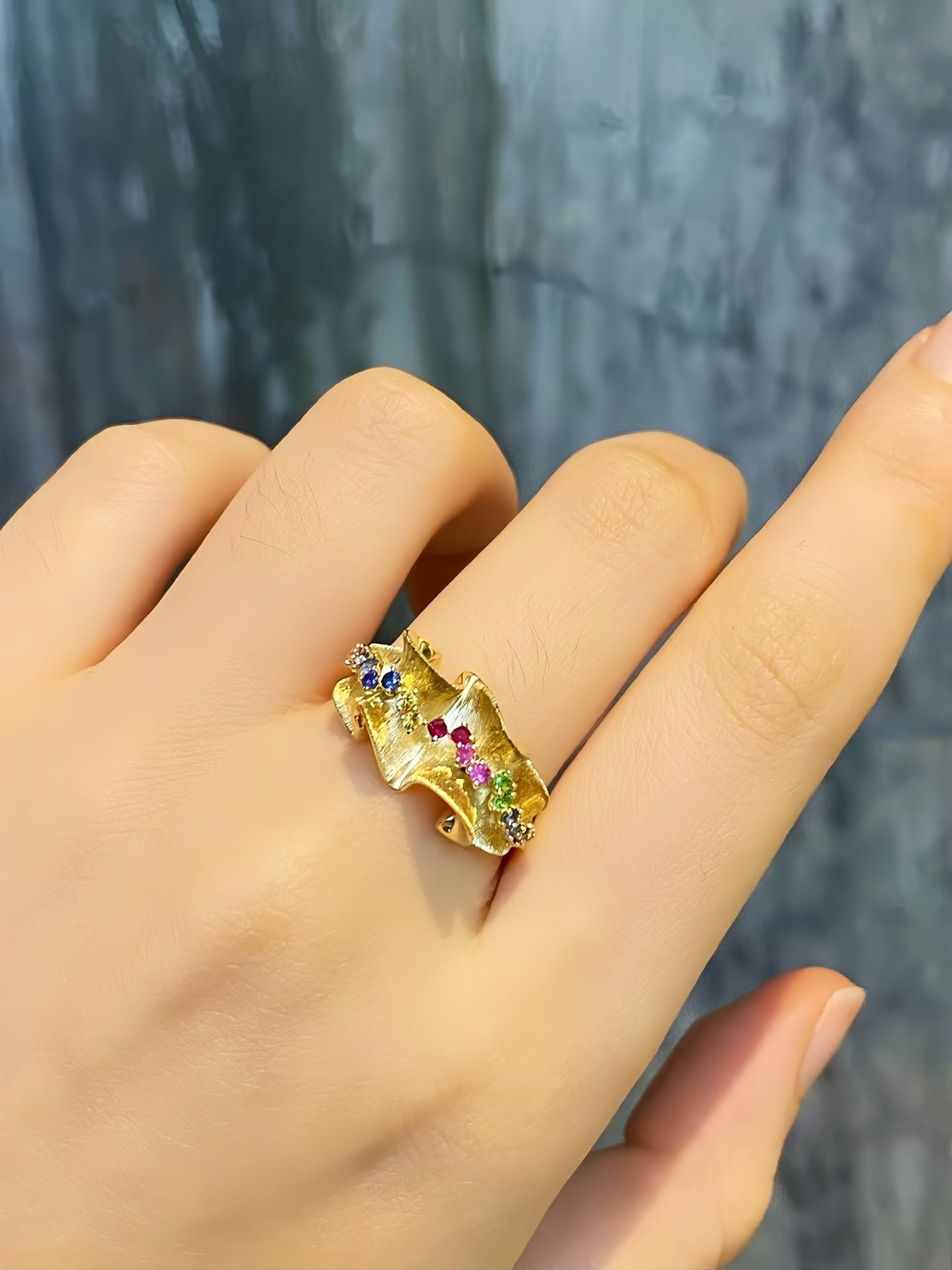 Vintage Flower 18k Gold Sapphire Ring (Item No. VT137)