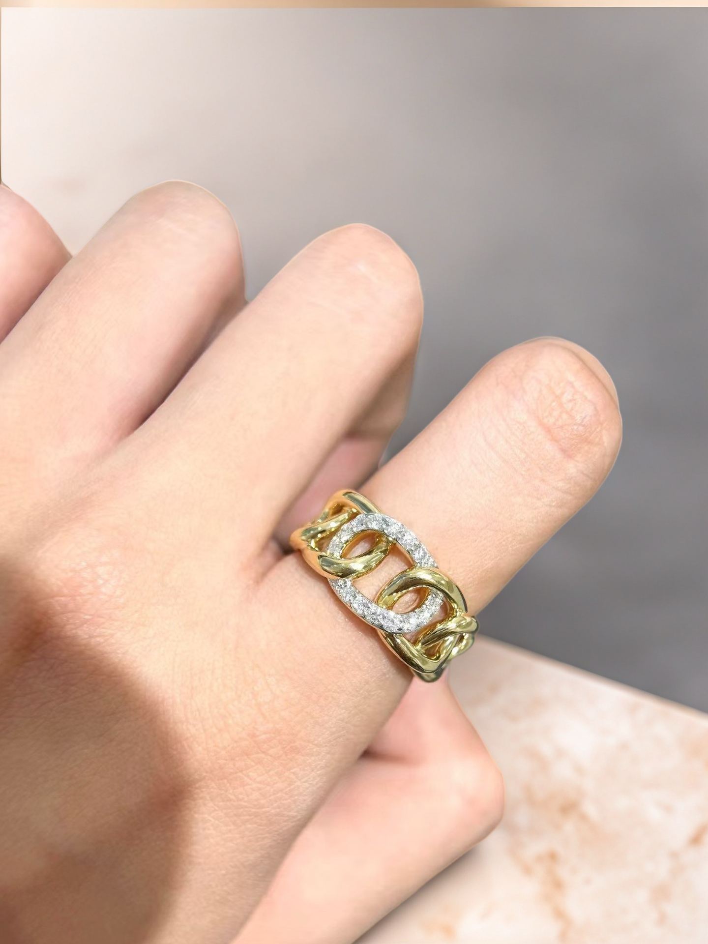 Vintage 18k Gold Diamond Ring (Item No. VT256)