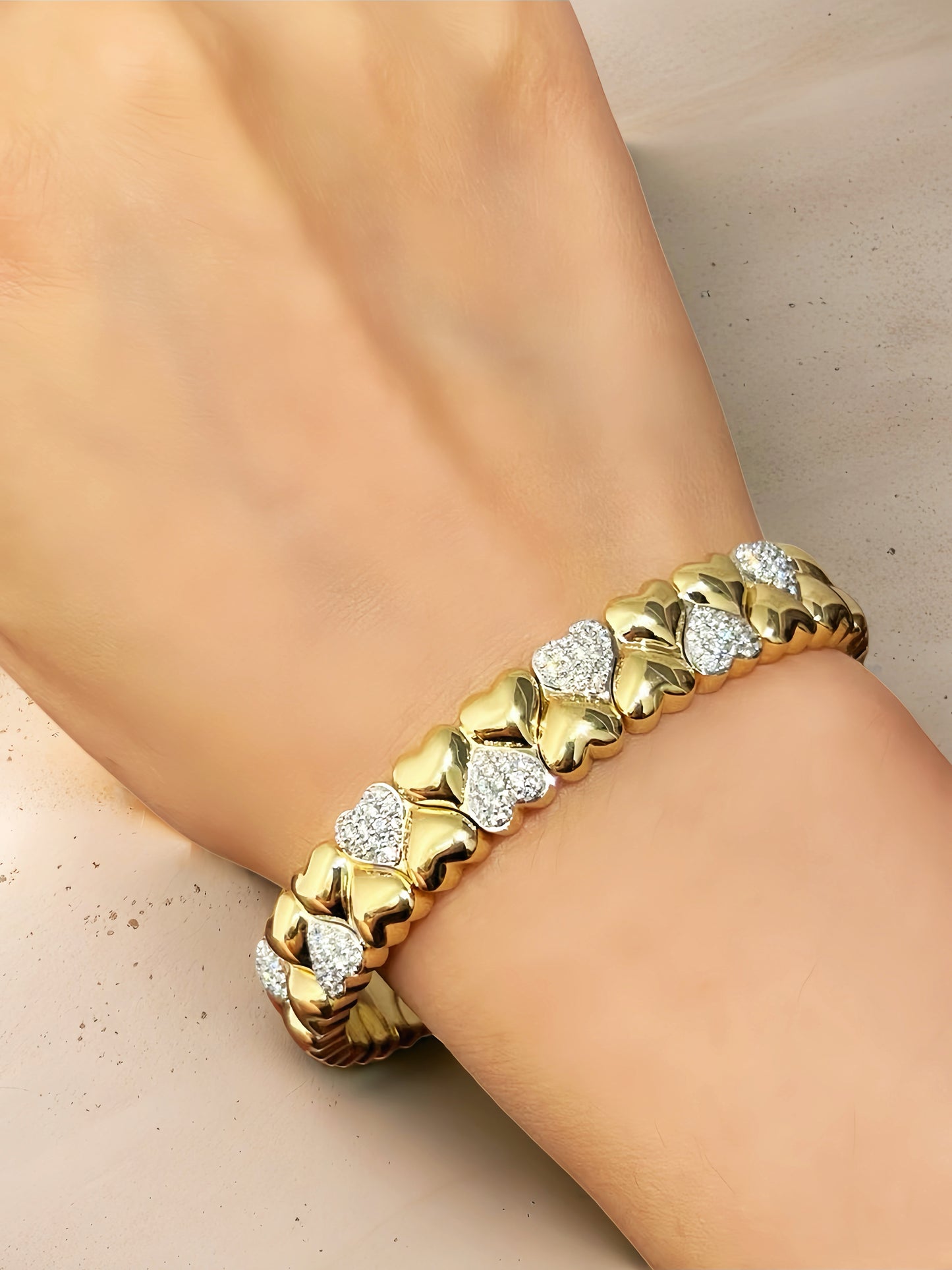 Heart 18k Gold Diamond Bracelet (Item No. VT220)