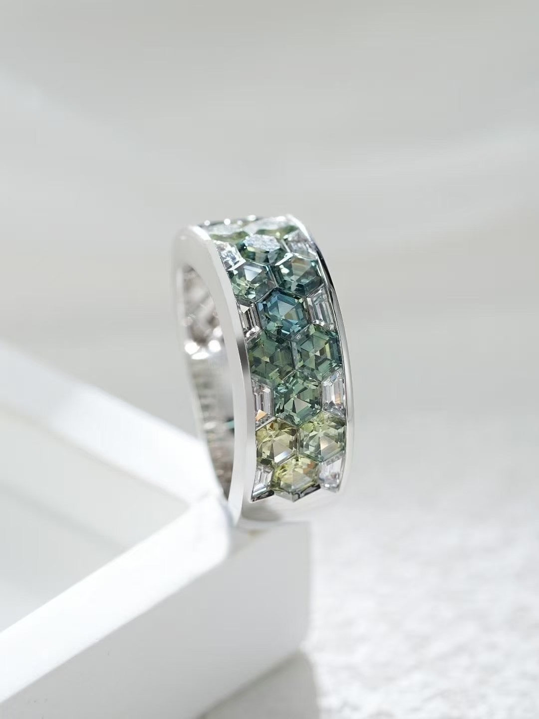 Rainbow Sapphire 18k Gold Ring (Item No. SA113)