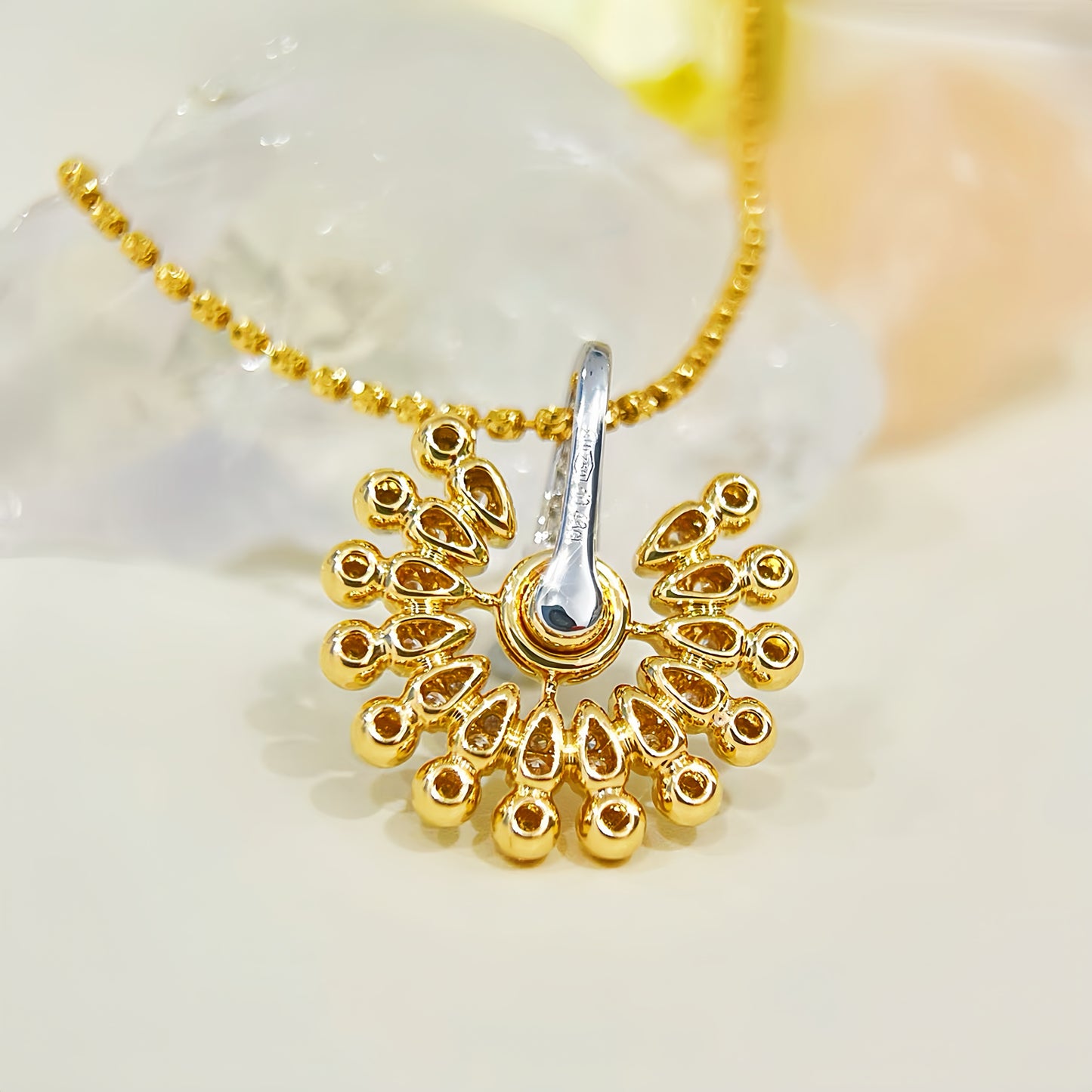 Fan-shaped Vintage 18k Gold Diamond Pendant (Item No. VT 297)