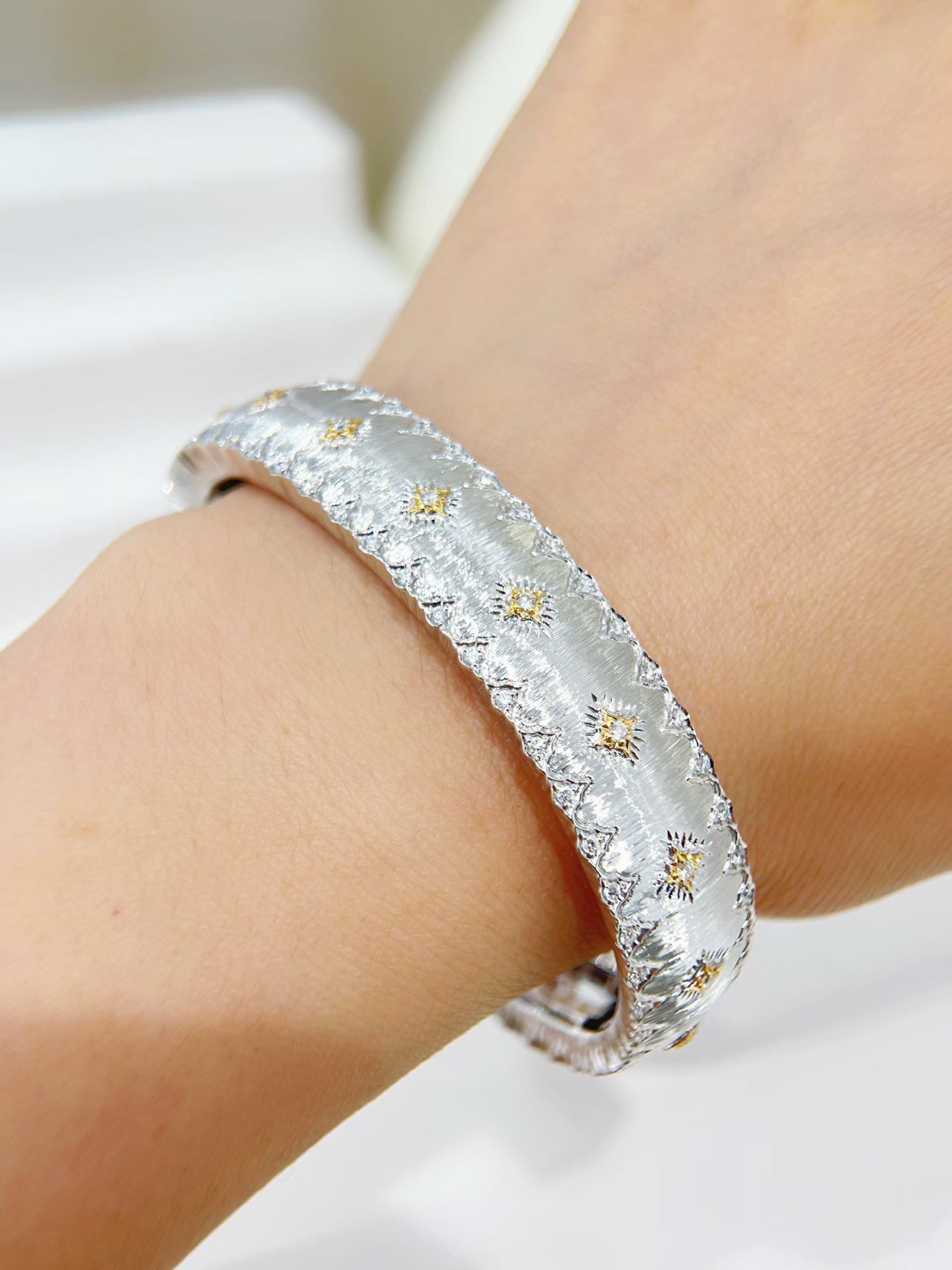Vintage 18k Gold Diamond Bracelet (Item No. VT474)