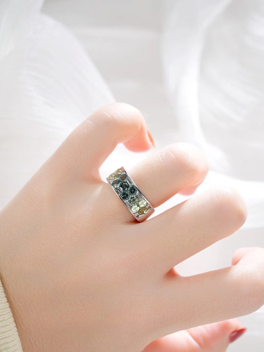 Rainbow Sapphire 18k Gold Ring (Item No. SA086)