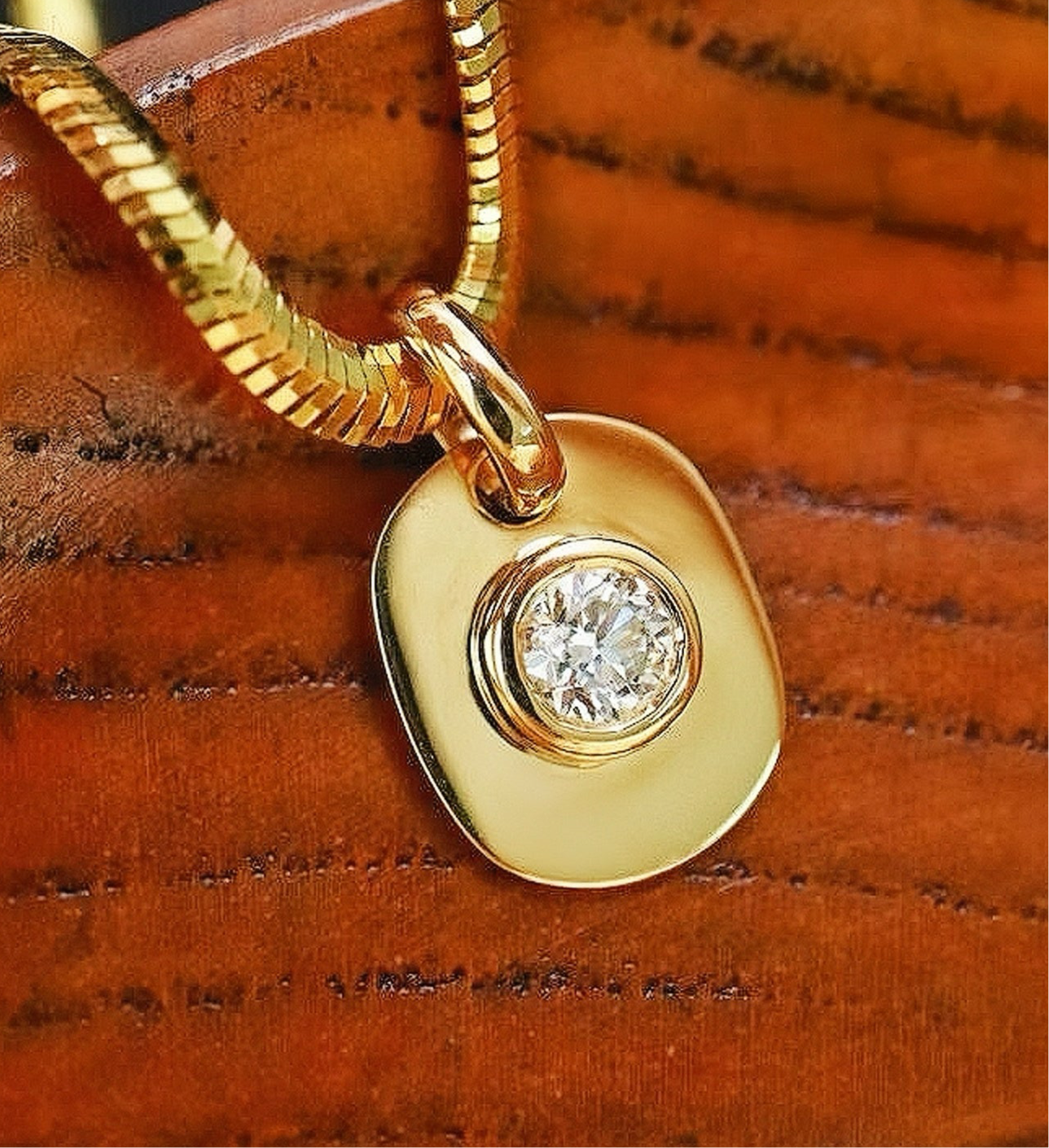 Vintage 18k Gold Diamond Pendant (Item No. VT086)