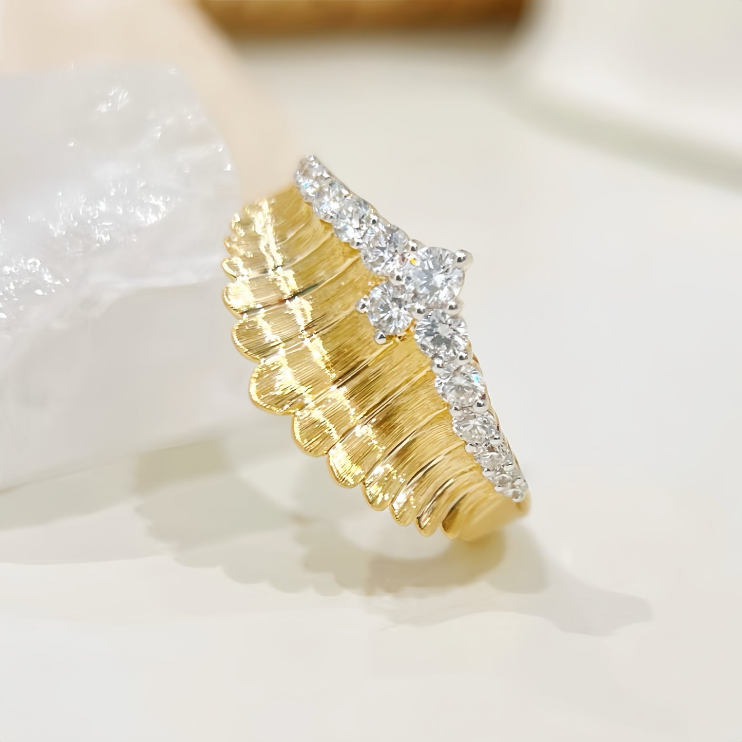 Feather Vintage 18k Gold Diamond Ring (Item No. VT315)