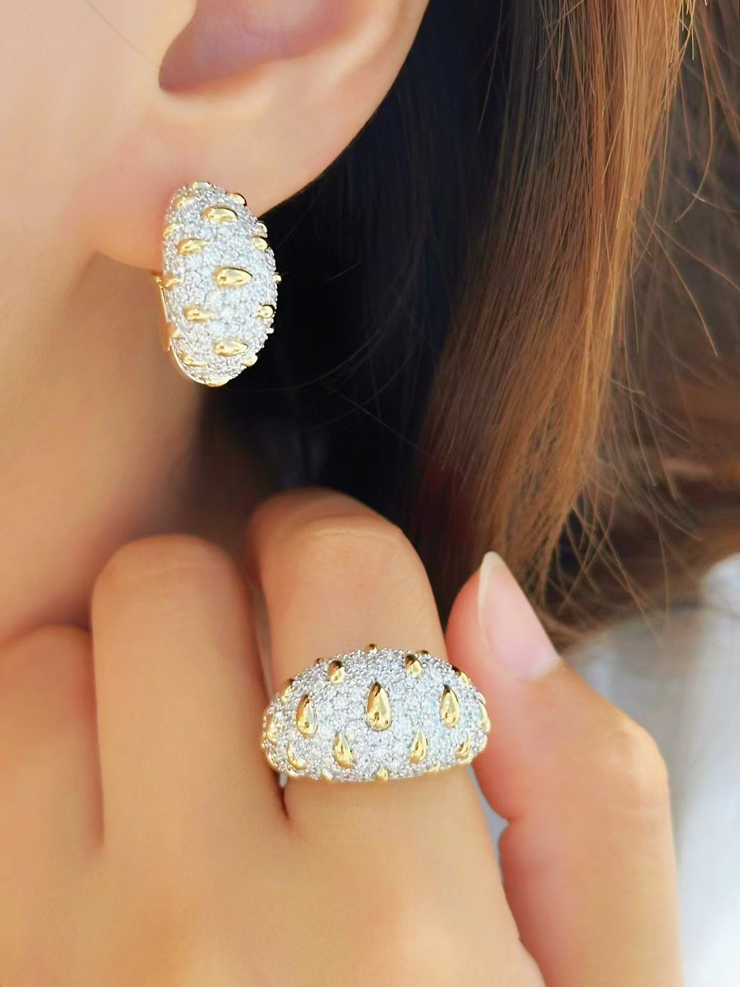 Falling Rain 18k Gold Diamond Ring (Item No. VT252)