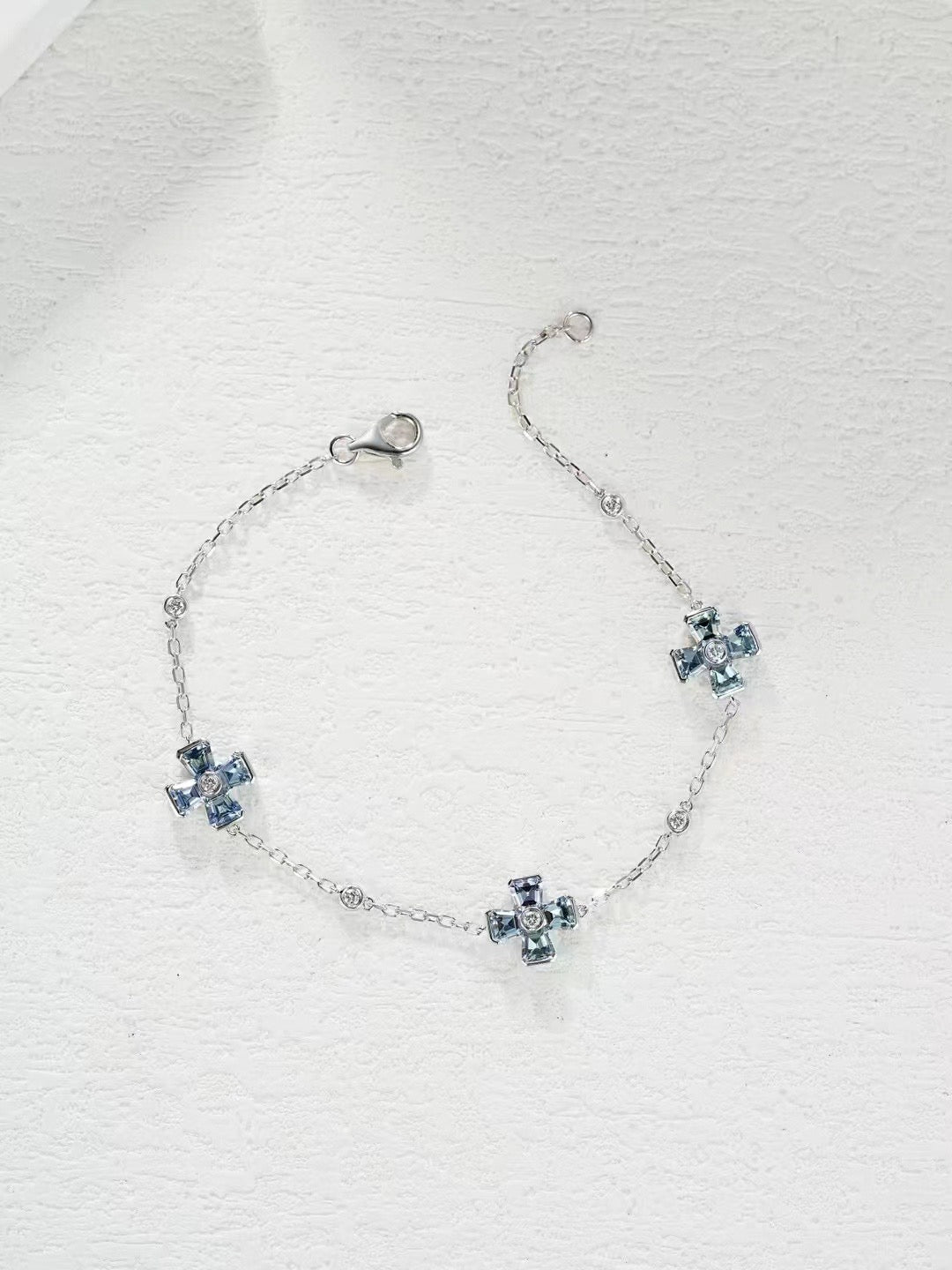 Four Leaf Clover Rainbow Sapphire 18K Gold Bracelet (Item No. SA041)