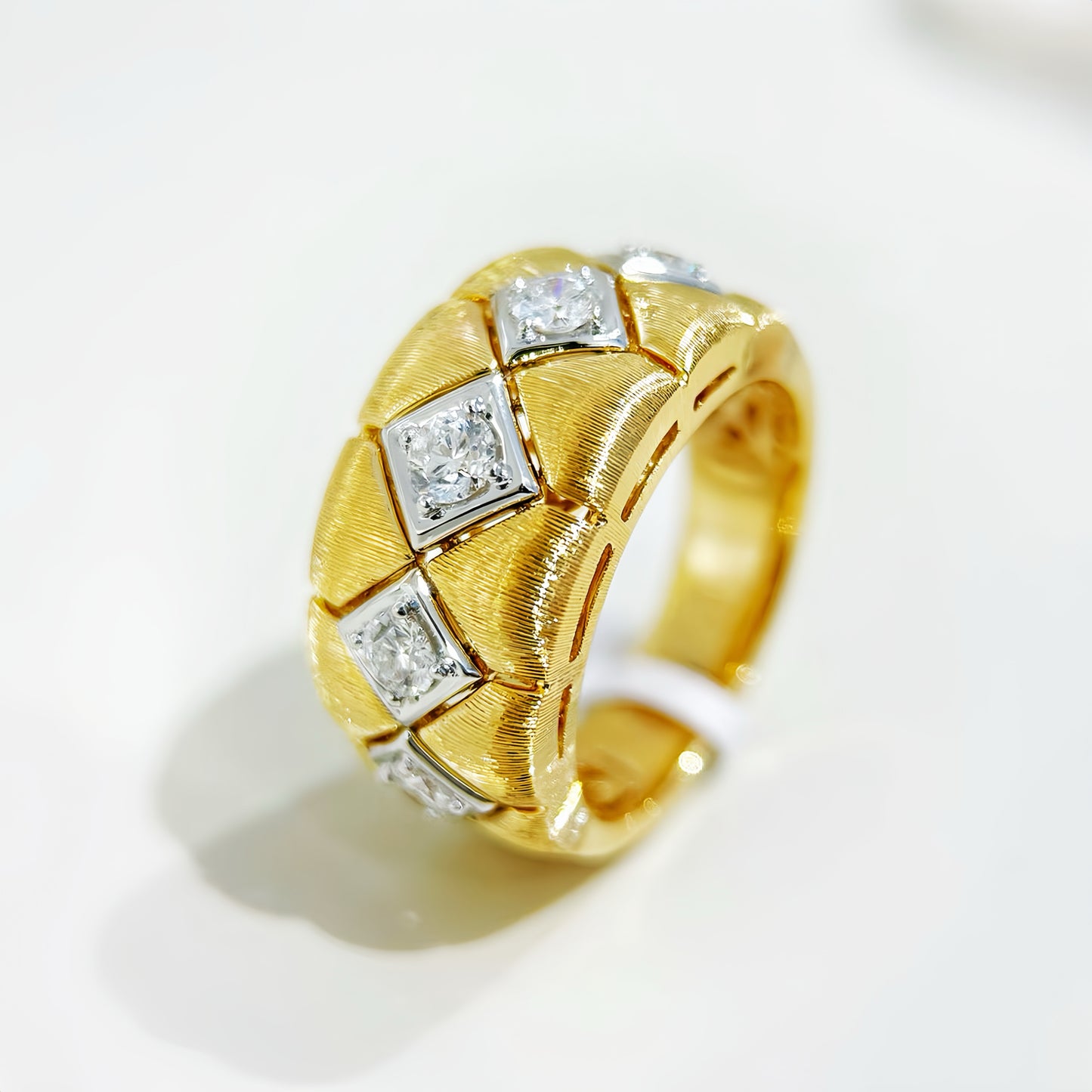 Vintage 18k Gold Diamond Ring (Item No. VT413)