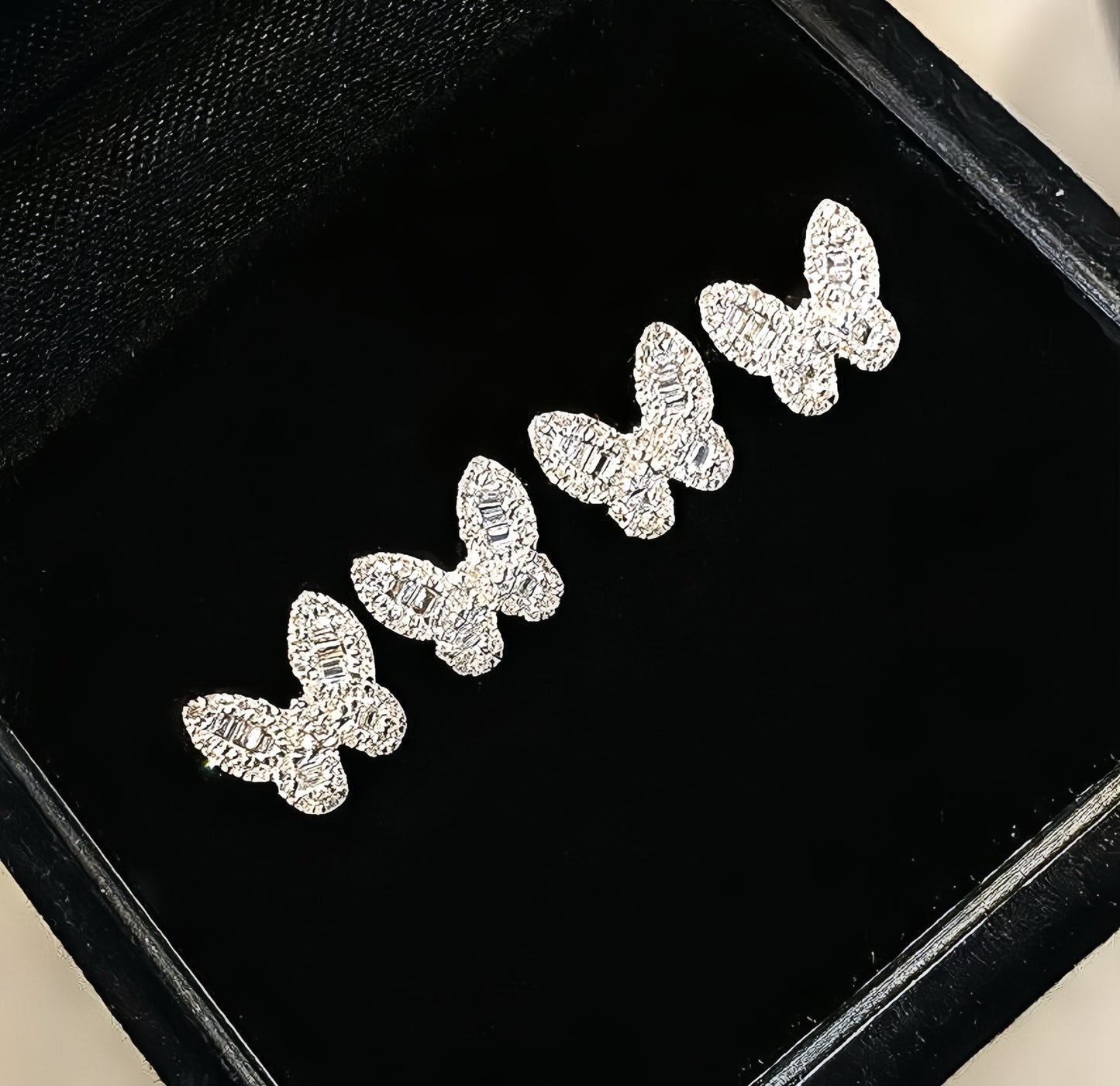 Butterfly 18k Gold Diamond Earring (Item No. VT083)