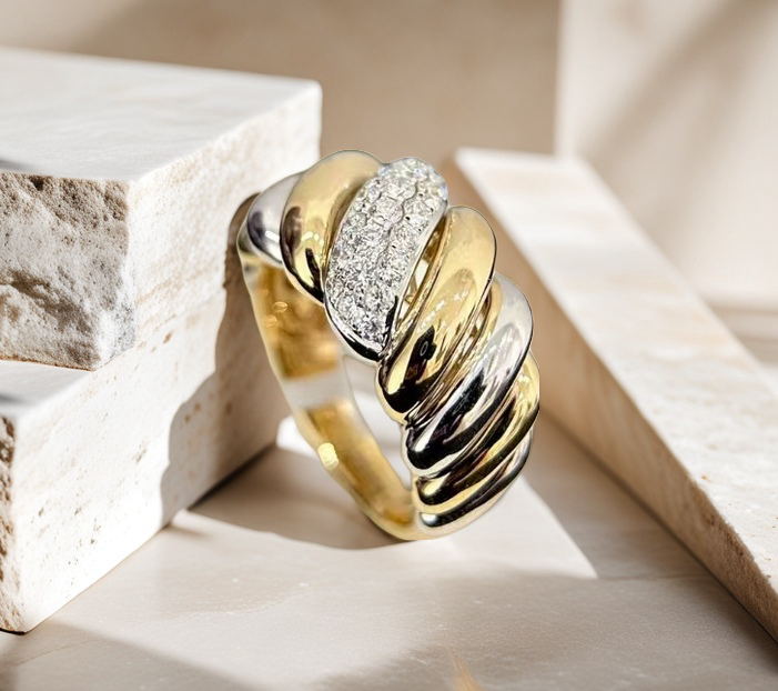 Vintage 18k Gold Diamond Ring (Item No. VT019)