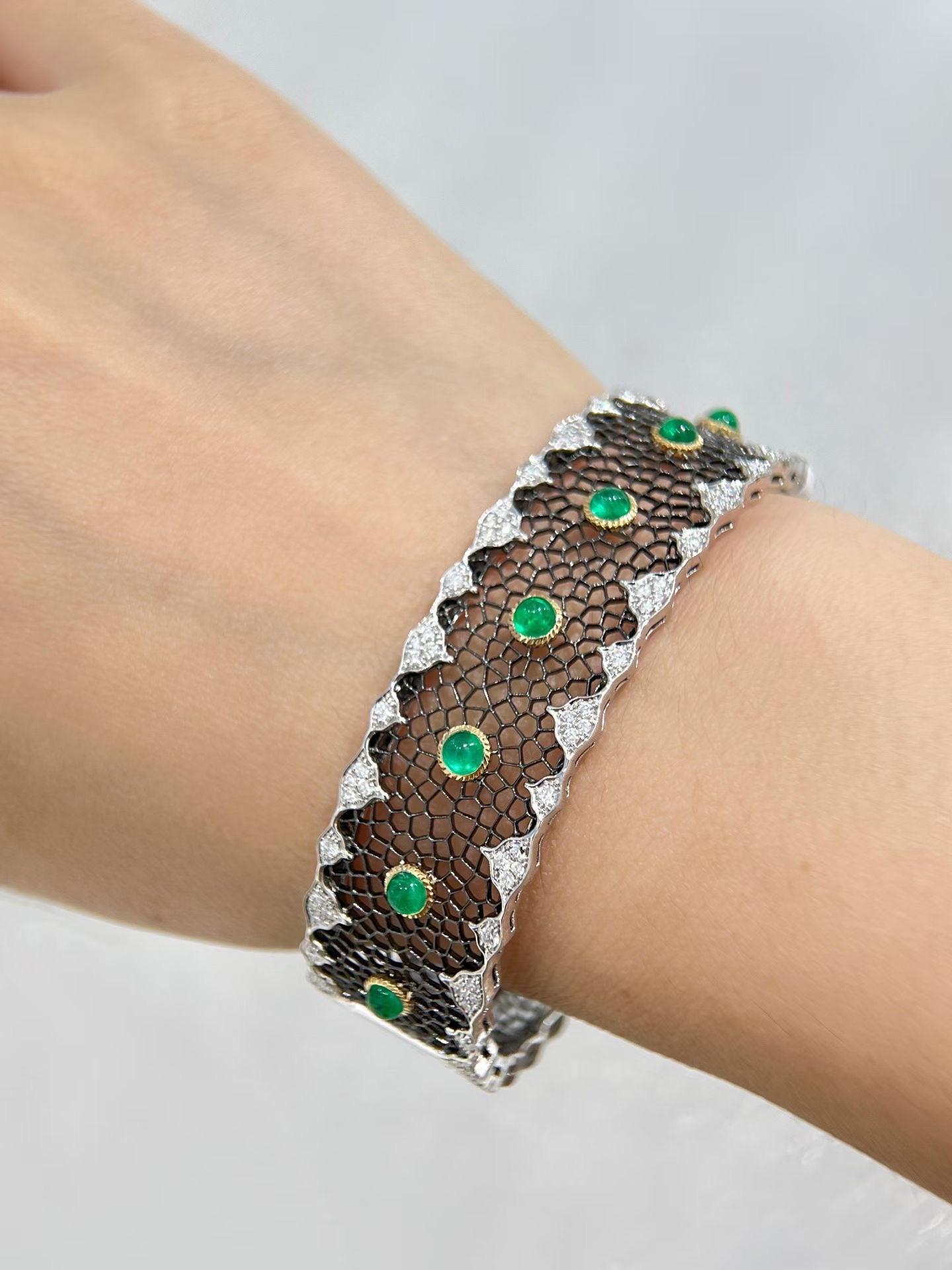 Lace Vintage 18k Gold Diamond Bracelet (Item No. VT496)