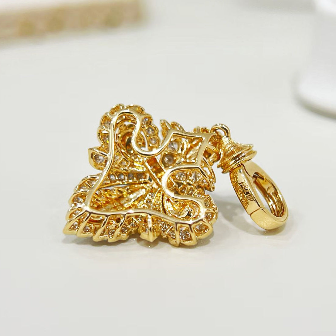 Flower 18k Gold Diamond Pendant (Item No. VT465)