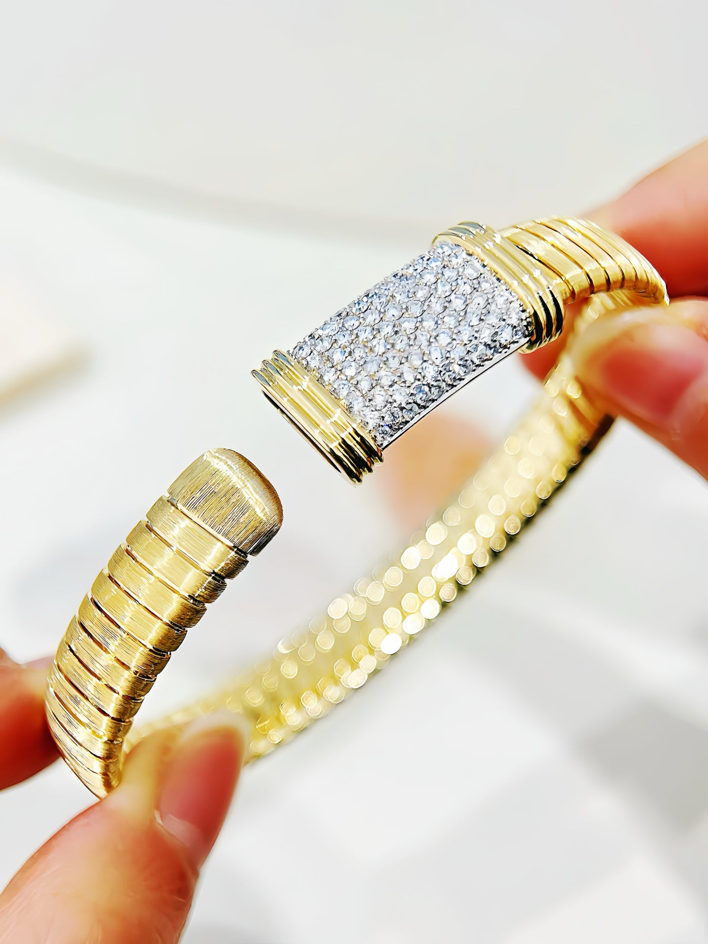 Weaving Vintage 18k Gold Diamond Bracelet (Item No. VT426)