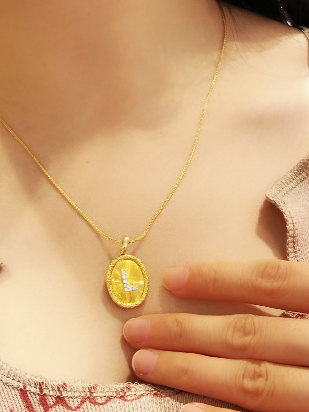 Alphabet Box 18k Gold Diamond Pendant (Item No. VT255)