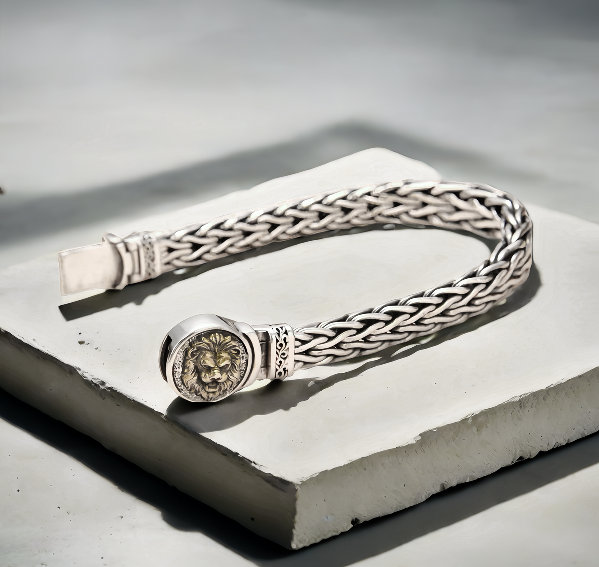 Lion Braided Silver Bracelet (Item No. B0667)