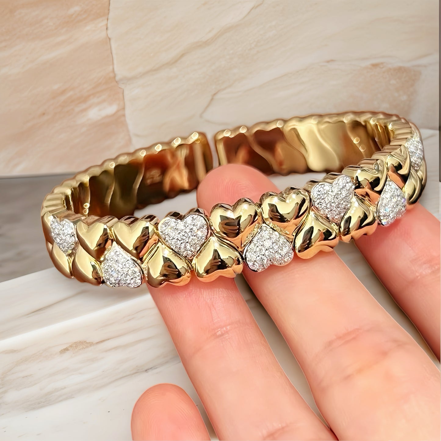 Heart 18k Gold Diamond Bracelet (Item No. VT220)