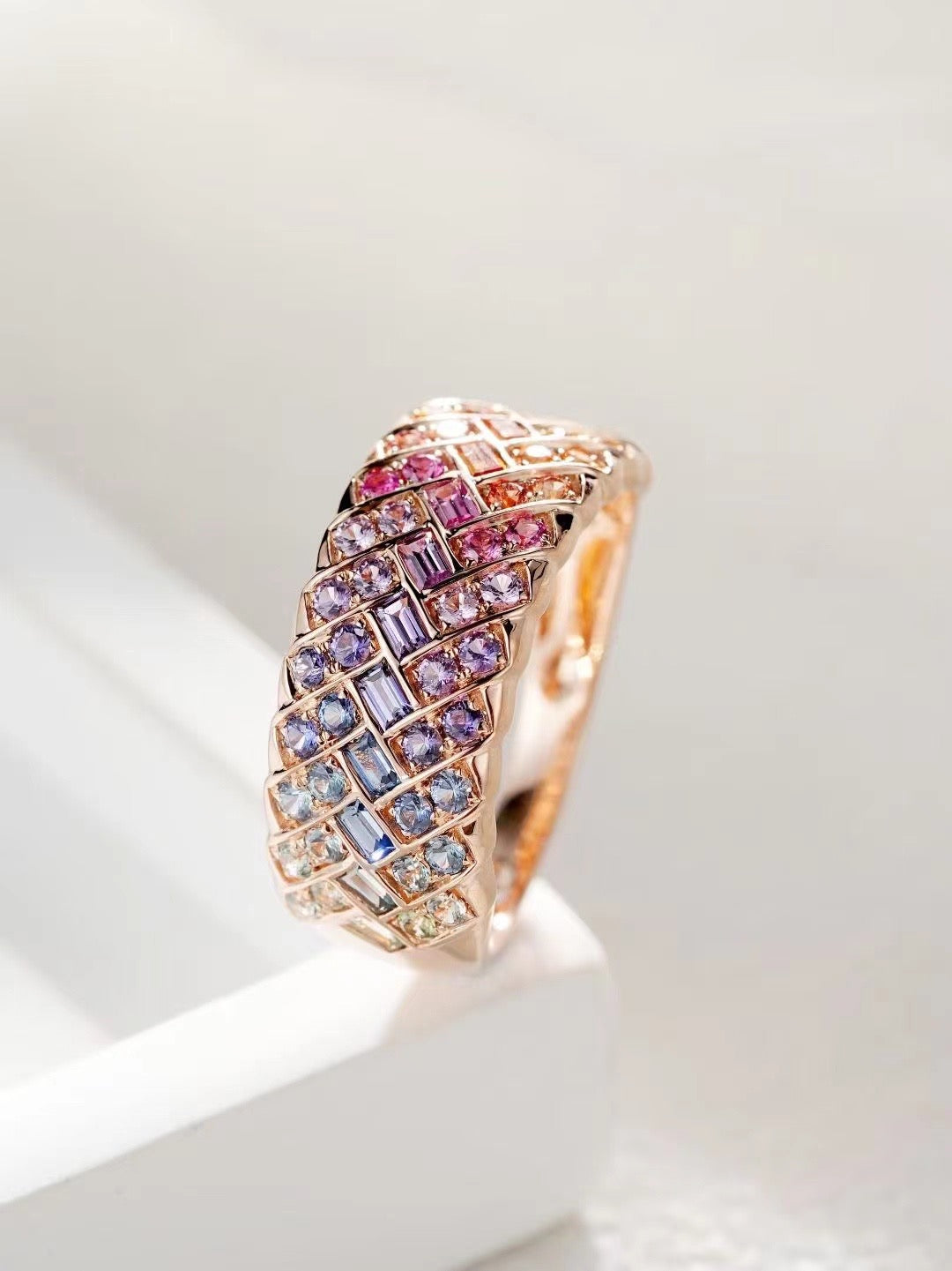 Rainbow Sapphire 18k Gold Ring (Item No. SA135)