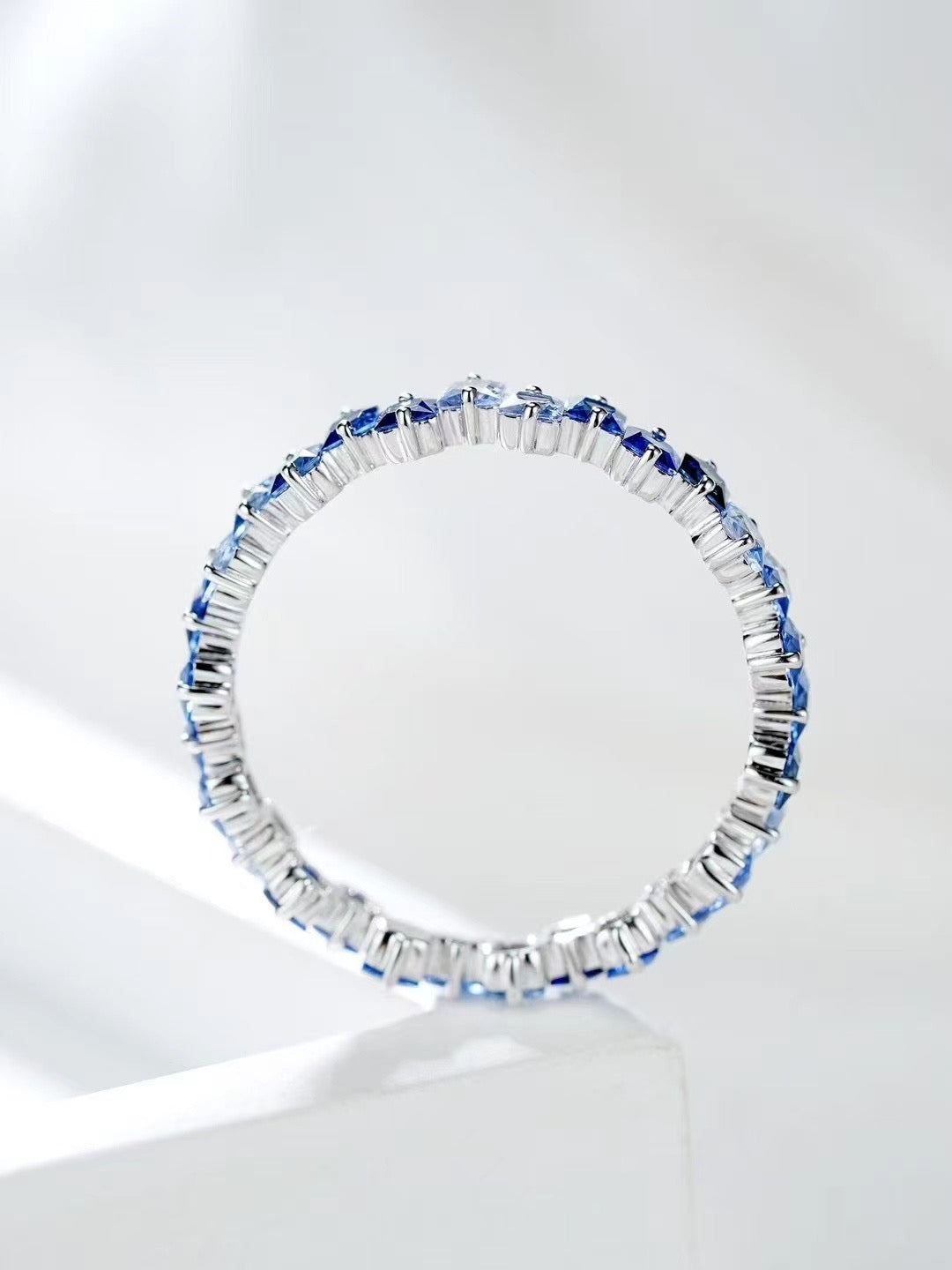 2.5mm Rainbow Sapphire 18k Gold Ring (Item No. SA110)