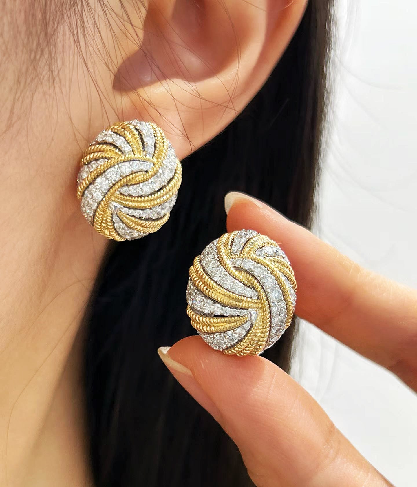 Vintage 18k Gold Diamond Earring (Item No. VT475)