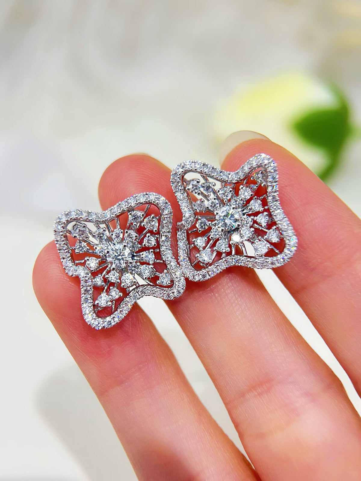 Vintage 18k Gold Diamond Earring (Item No. VT515)