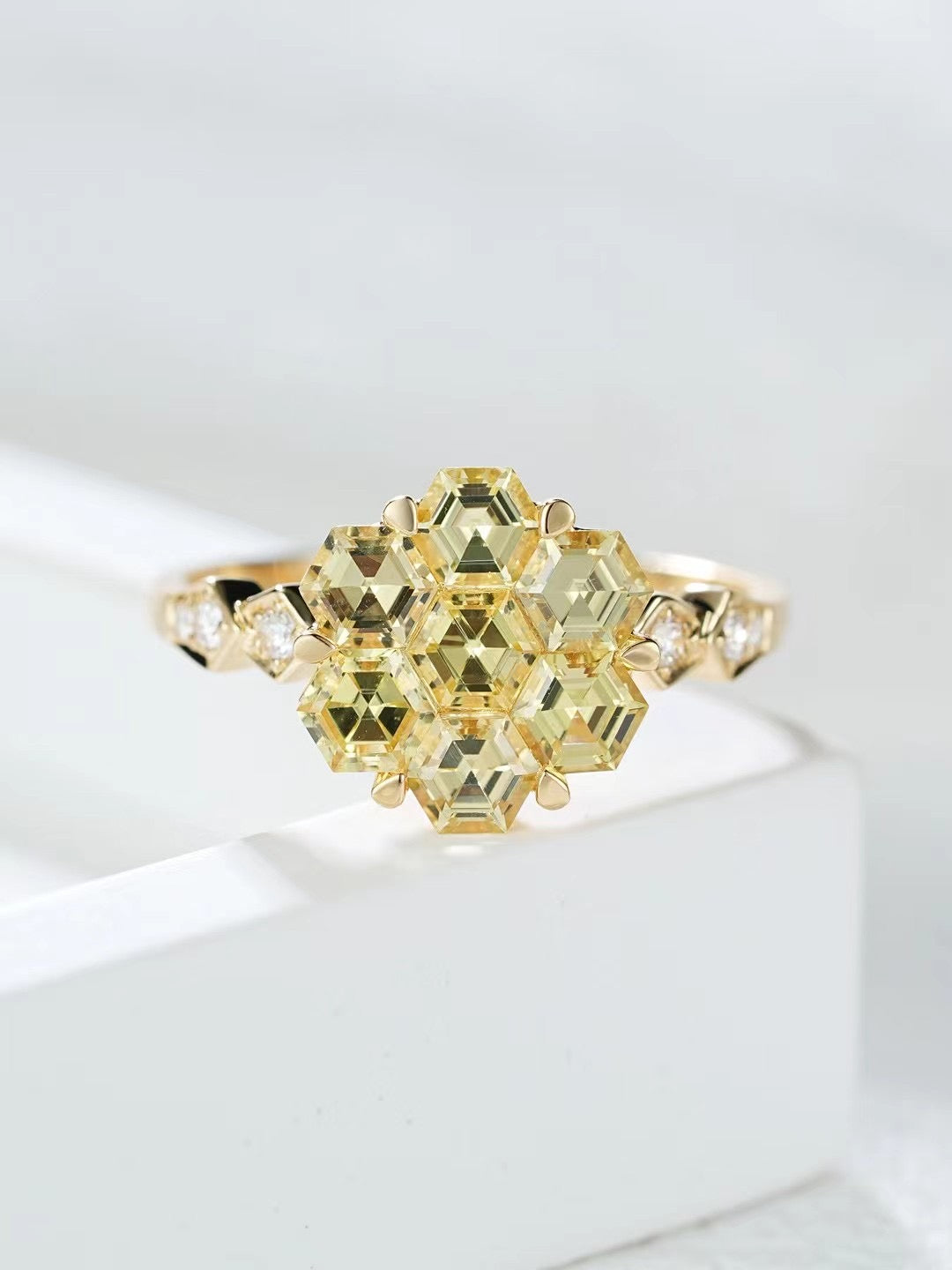 Rainbow Sapphire 18k Gold Ring (Item No. SA064)