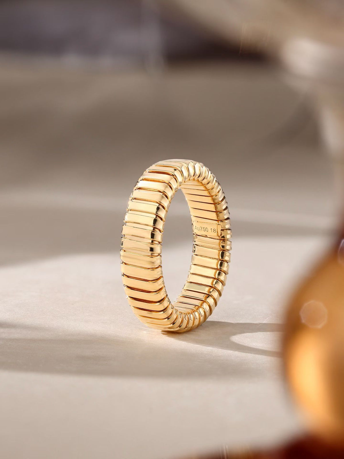 Classic 18k Gold Ring (Item No. HFR002)