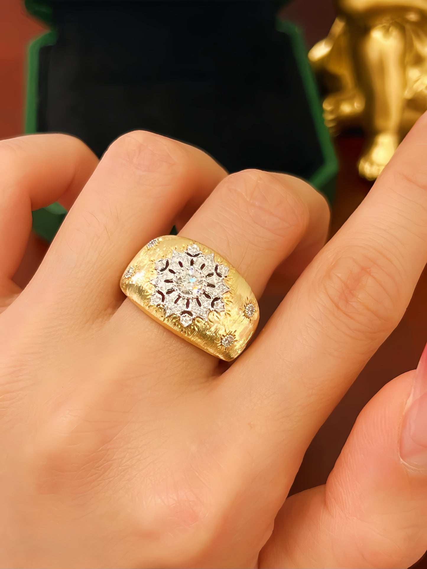 Vintage 18k Gold Diamond Ring (Item No. VT304)