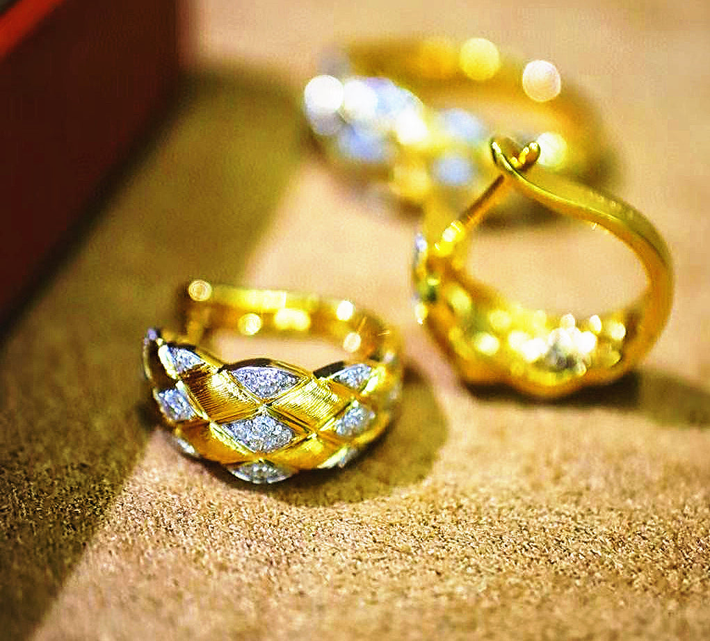 Vintage 18k Gold Diamond Earring (Item No. VT059)