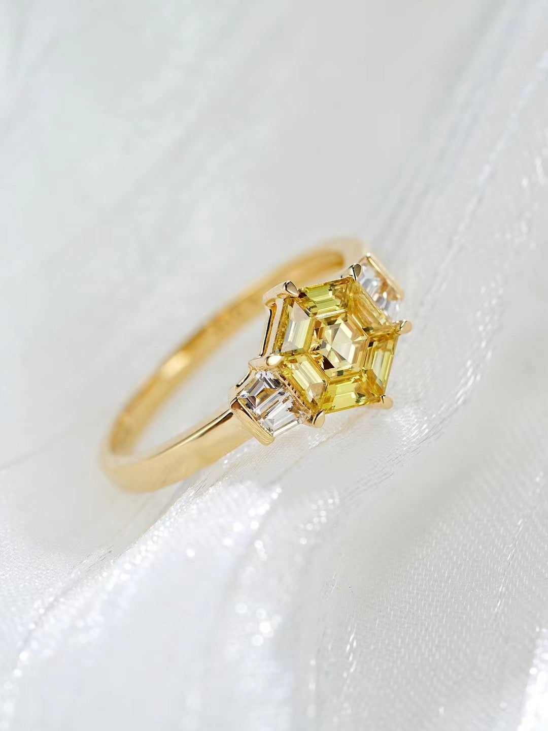 Rainbow Sapphire 18k Gold Ring (Item No. SA102)