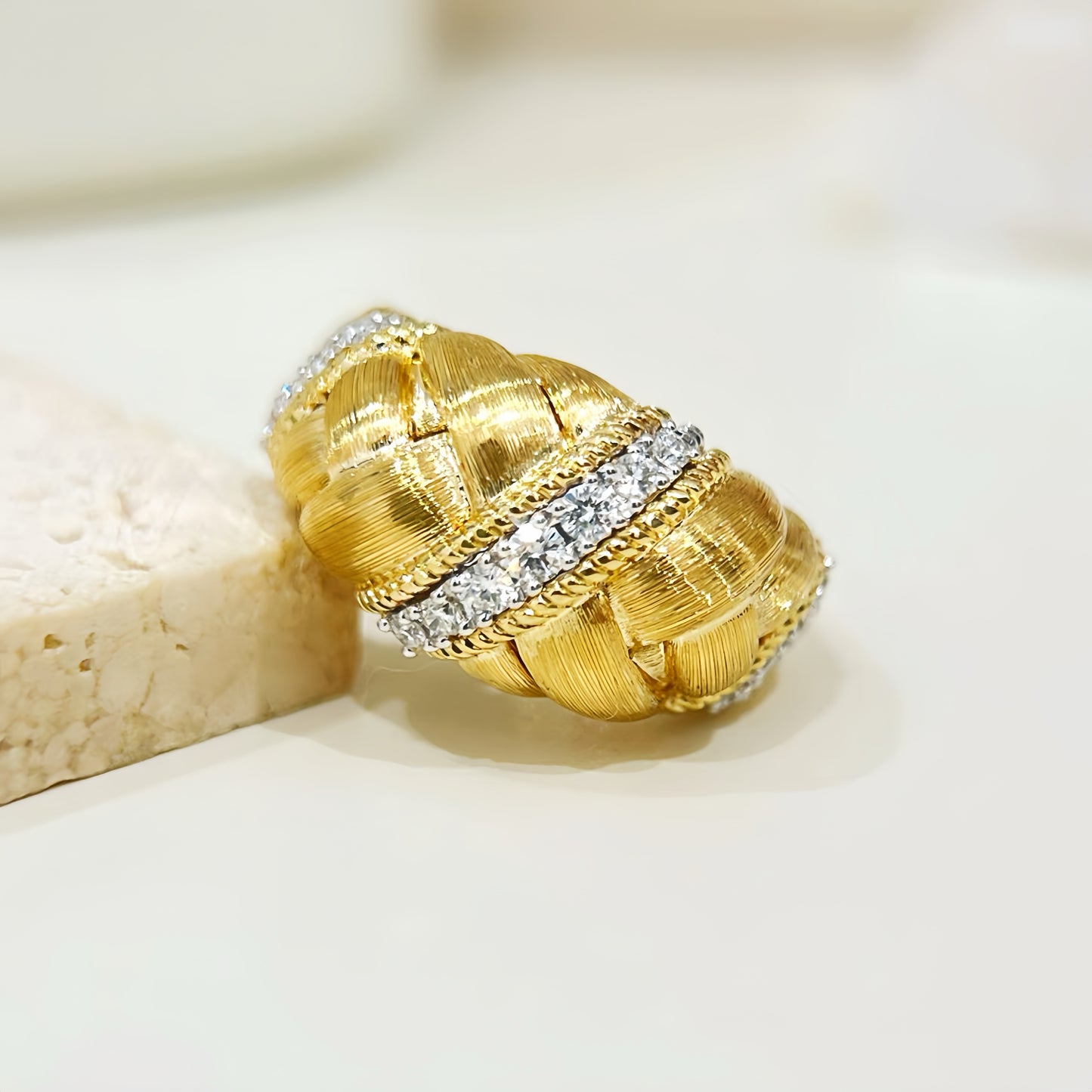 Vintage 18k Gold Diamond Ring (Item No. VT372)