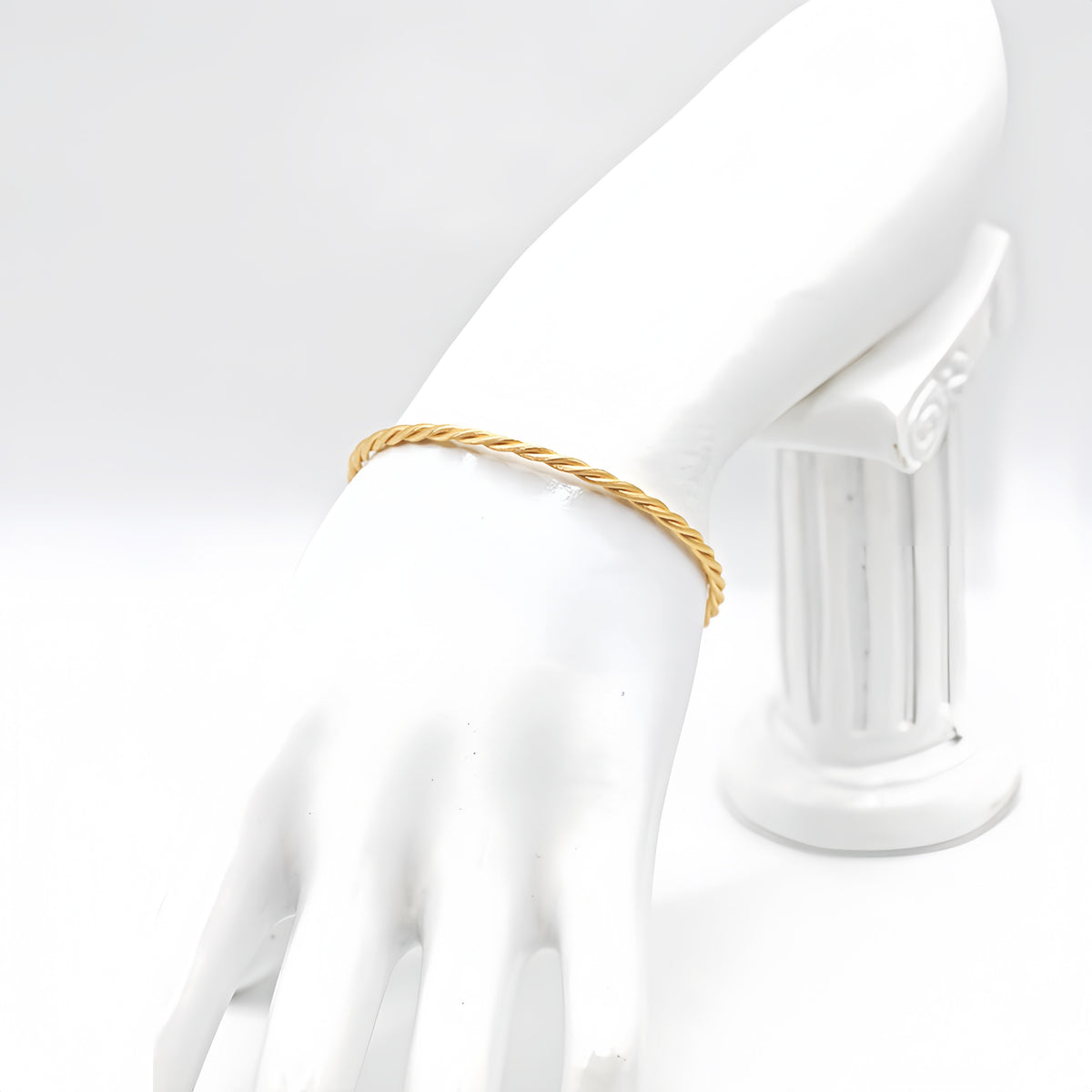 Twisted 18K Gold Bracelet (Item No. SH091CB)