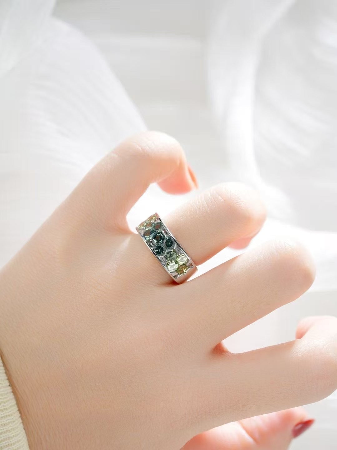 Rainbow Sapphire 18k Gold Ring (Item No. SA113)