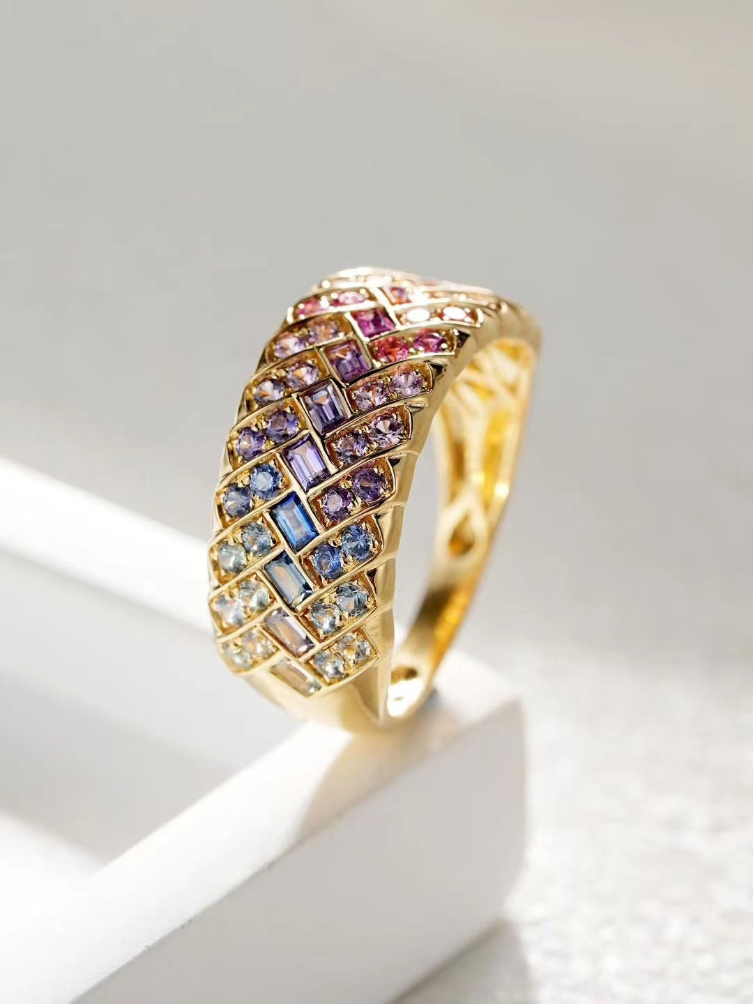 Rainbow Sapphire 18k Gold Ring (Item No. SA135)