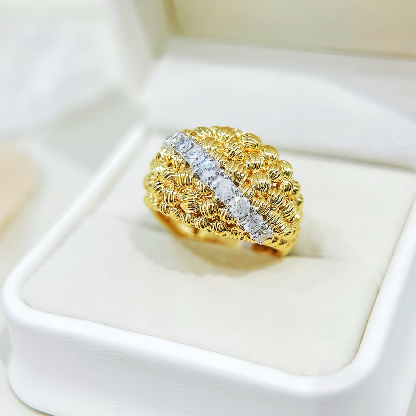 Vintage 18k Gold Diamond Ring (Item No. VT312)